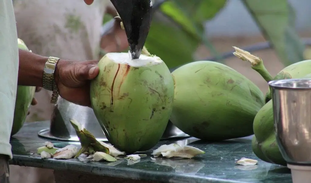 How to Make Coconut Water It's Very Simple!