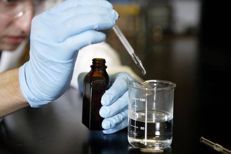 How-to-Raise-the-pH-of-Distilled-Water How to Raise the pH of Distilled Water