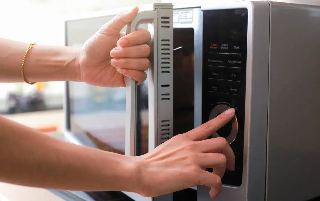 Precautions Before Boiling in a Microwave Precautions Before Boiling in a Microwave