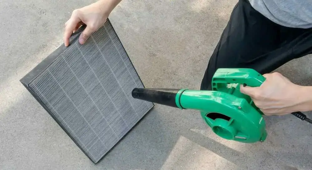 Cleaning-with-compressed-air Cleaning with compressed air