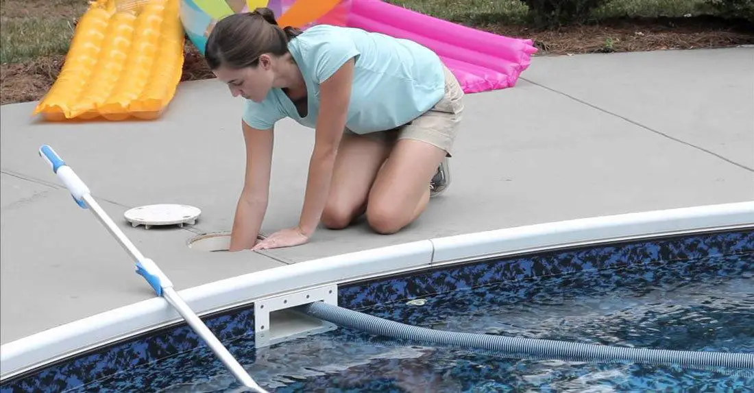 Vacuuming pools with a DE filter